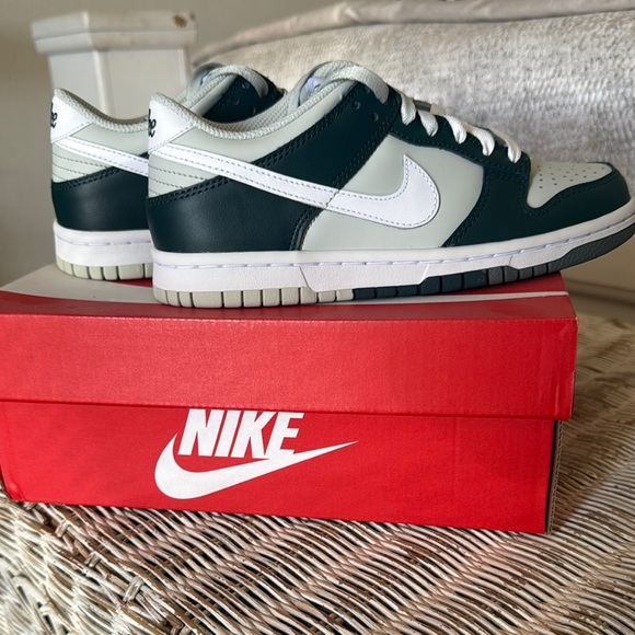 Nike Dunk Low Youth 4.5 Deep Jungle/White-Light Silver - Picture 1 of 5